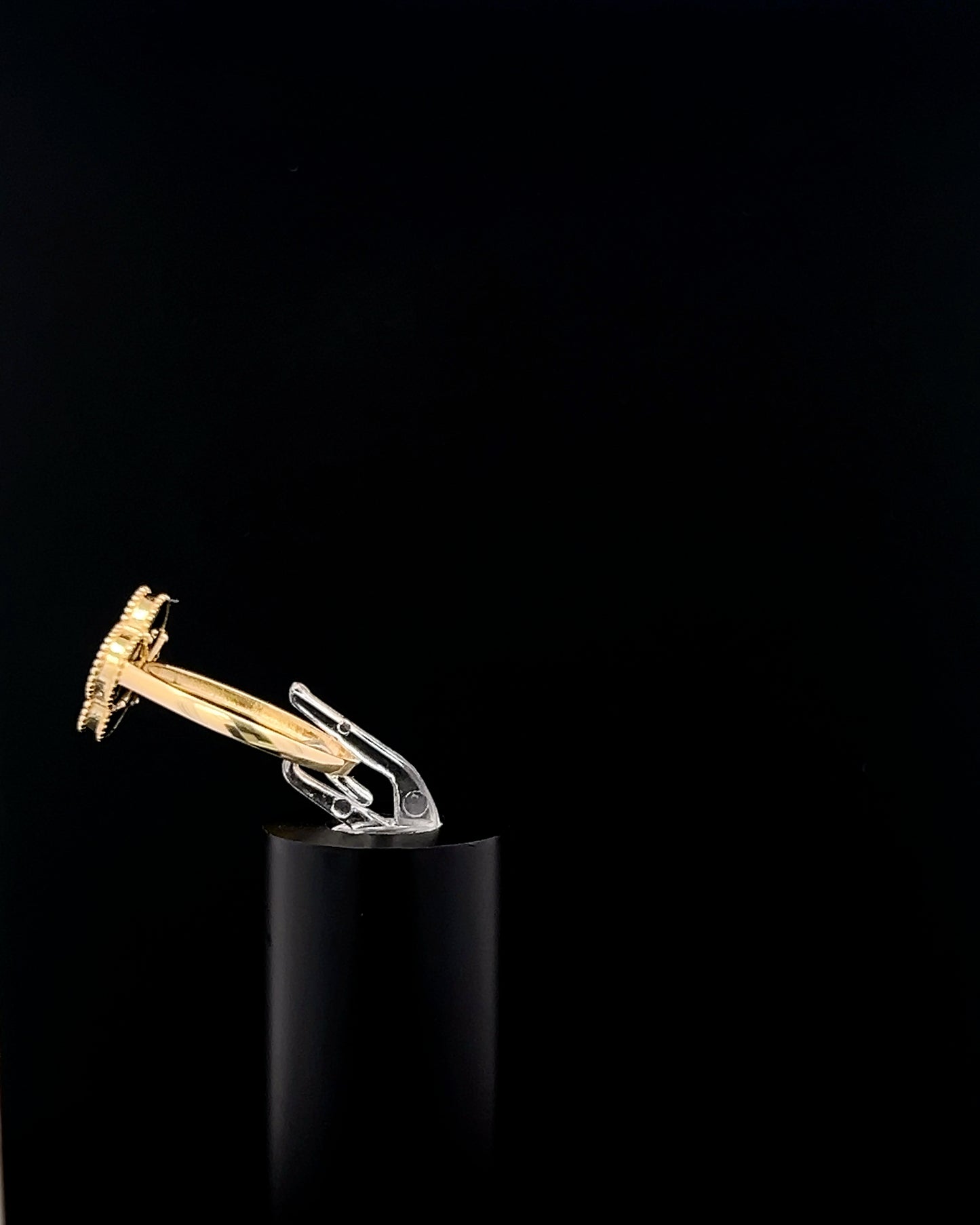 Anillo clover negro 8