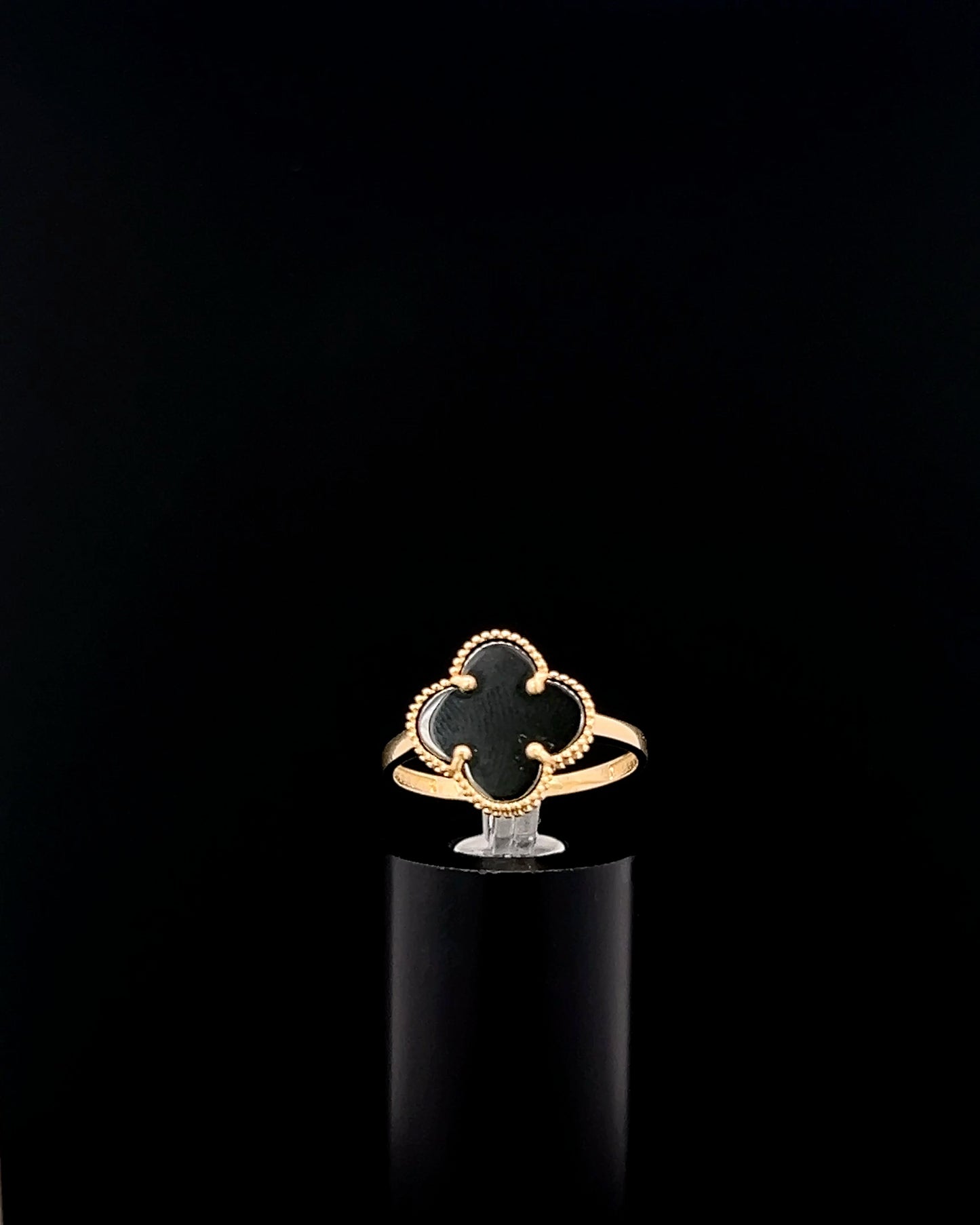 Anillo clover negro 8