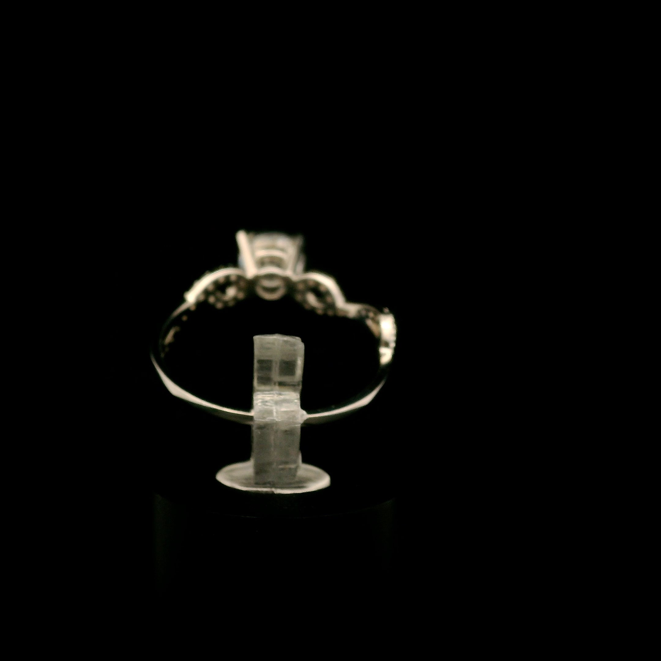 Anillo solitario blanco #8