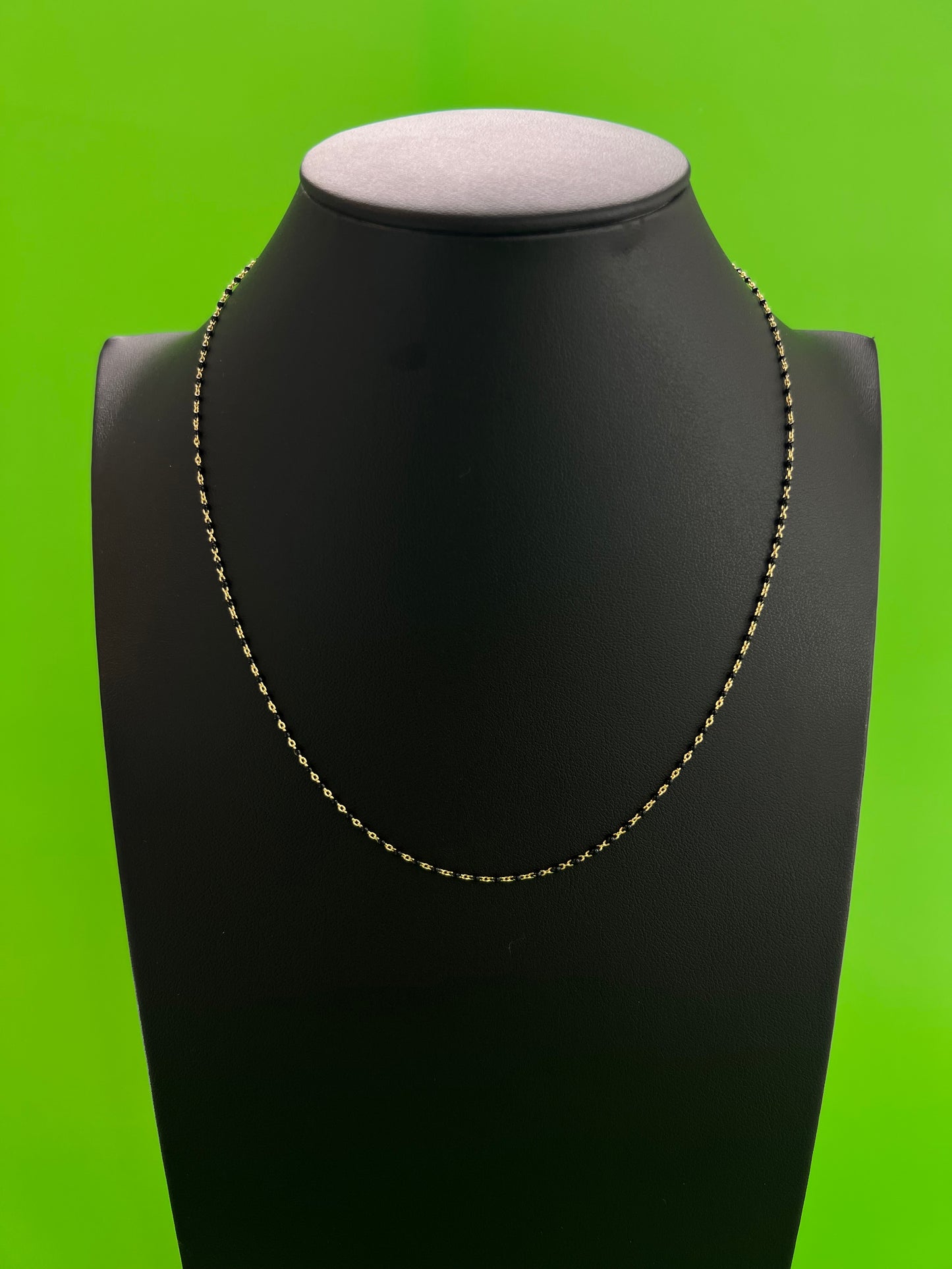 Cadena Mostacilla negra