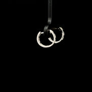 Argollas huggie diamante oro blanco