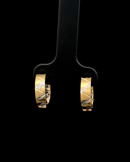 Argollas huggie triángulo