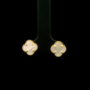 Zarcillos clover blancos