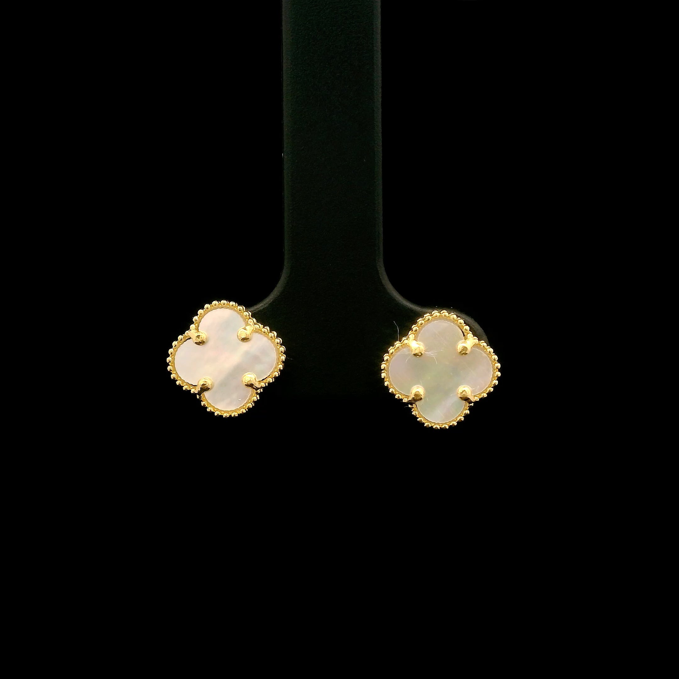 Zarcillos clover blancos