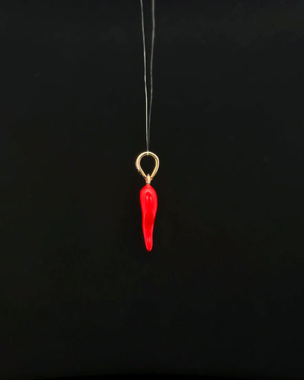 Dije cornicello rojo