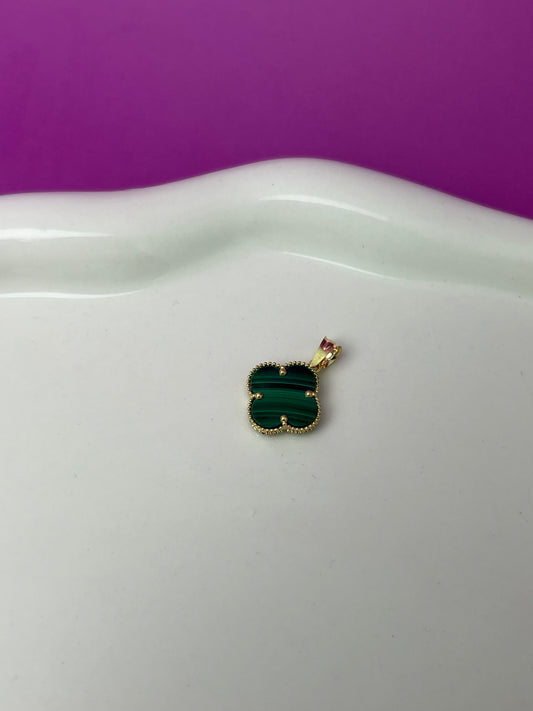 Dije clover verde