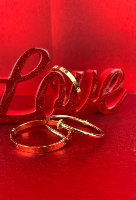 esclava Clavo  Love