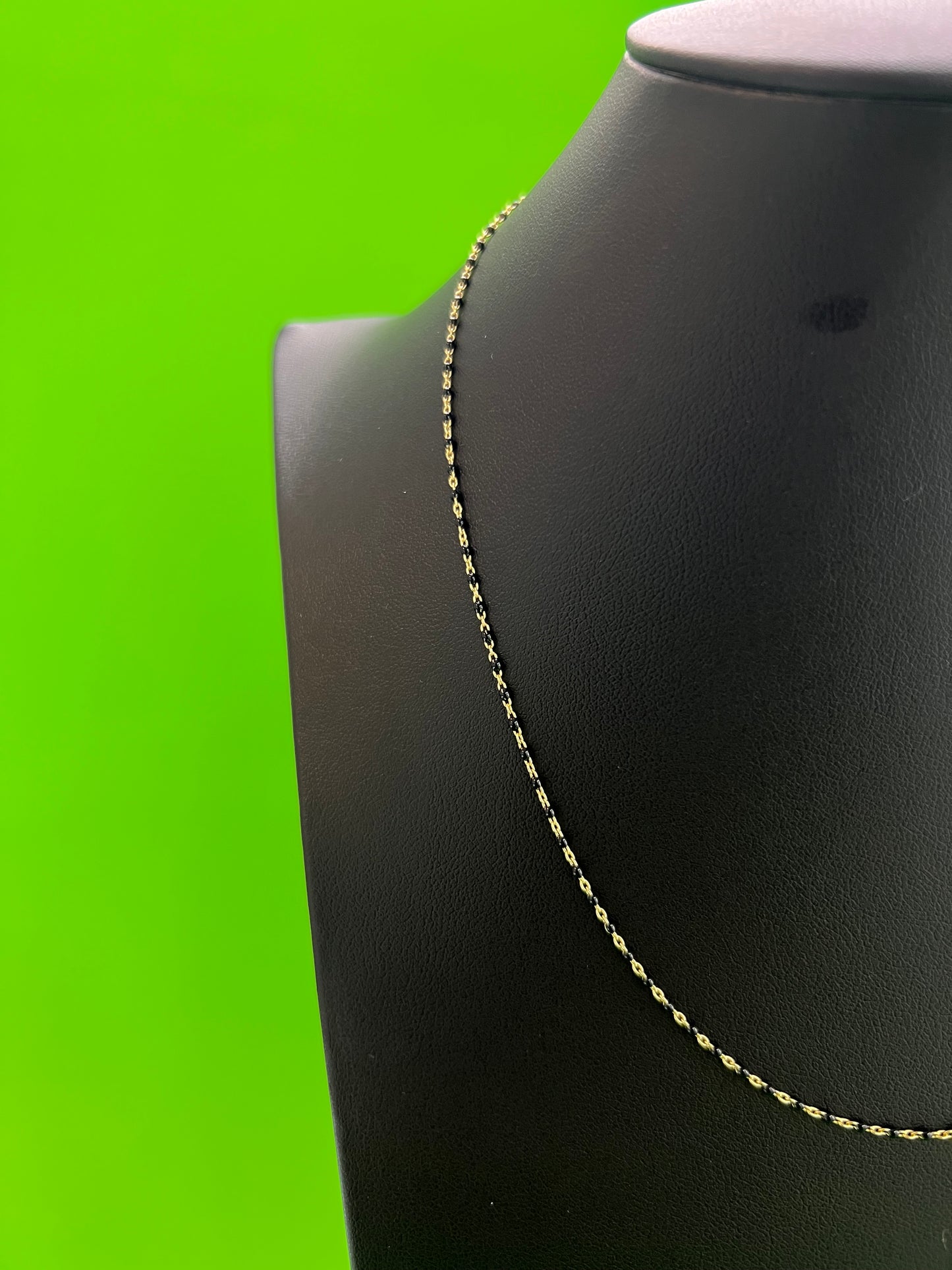 Cadena Mostacilla negra