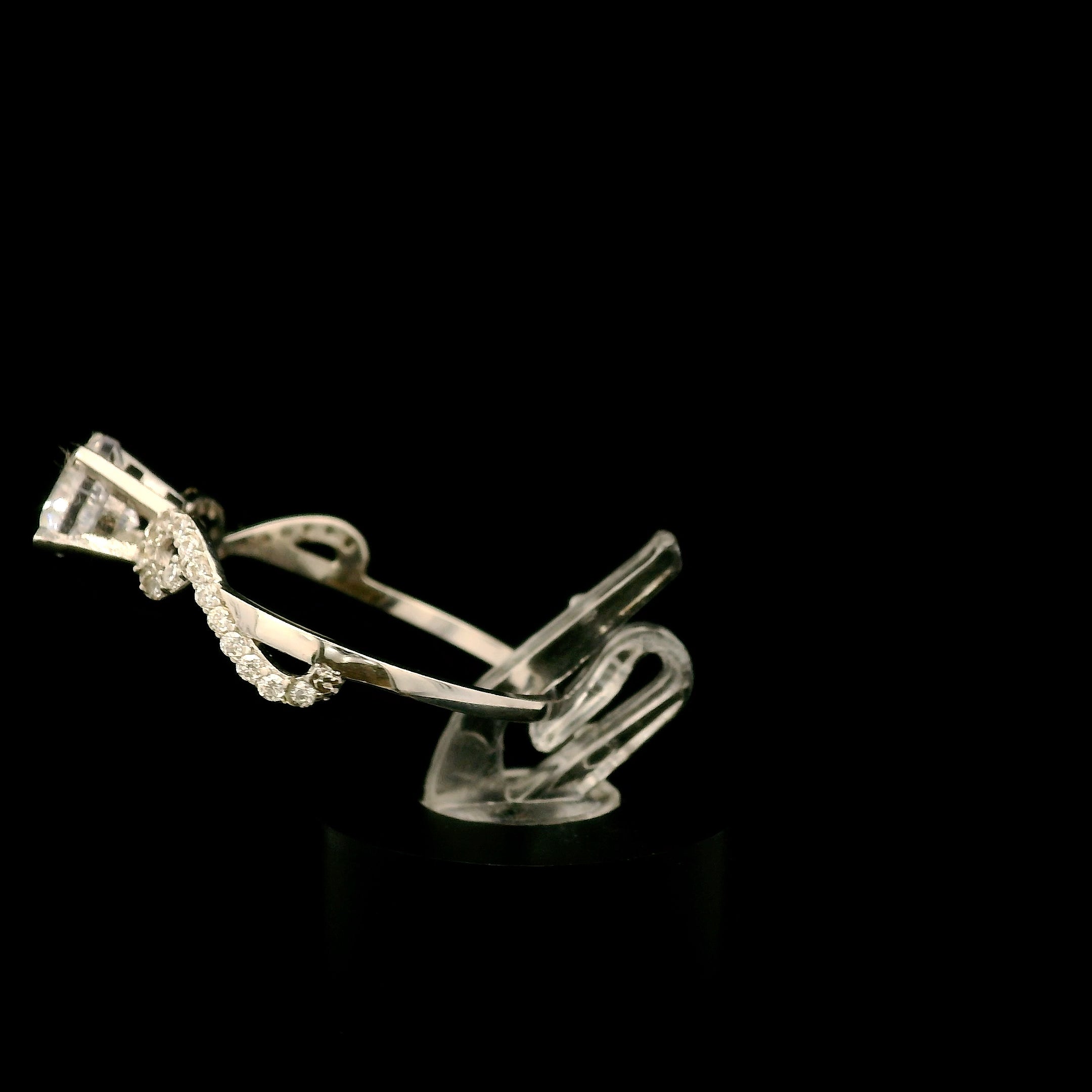 Anillo solitario blanco #8
