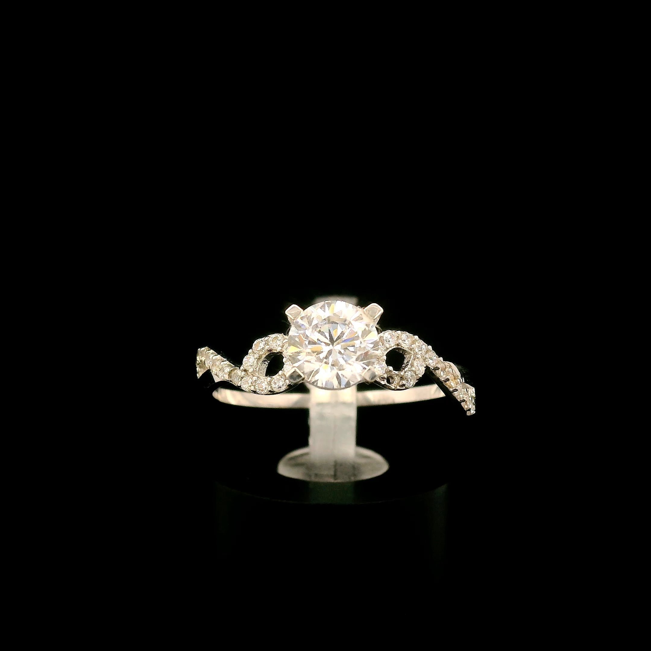 Anillo solitario blanco #8