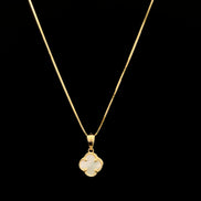Cadena clover madre perla 50cm