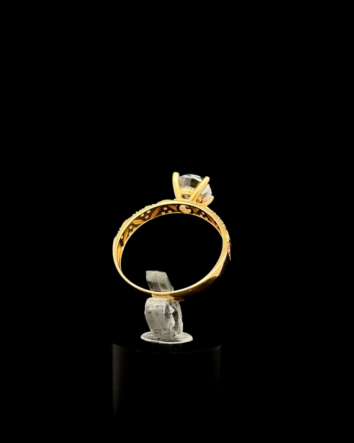 Anillo solitario Tri 8