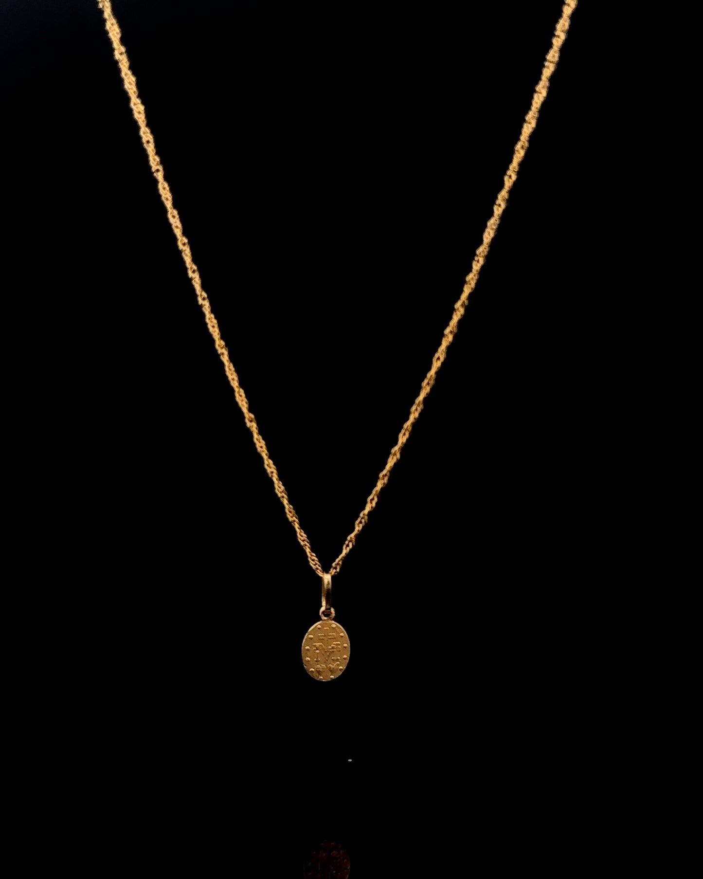 Cadena Singapur virgen