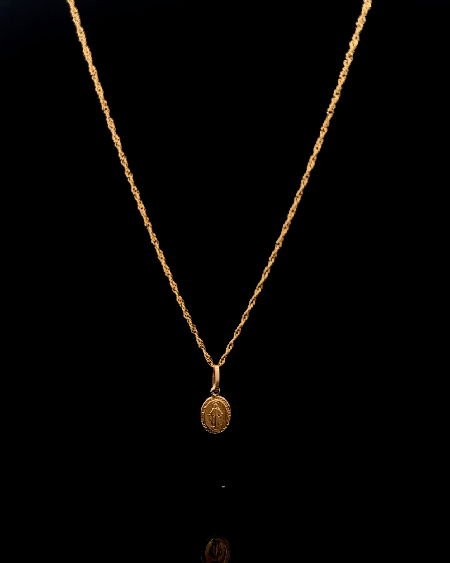 Cadena Singapur virgen