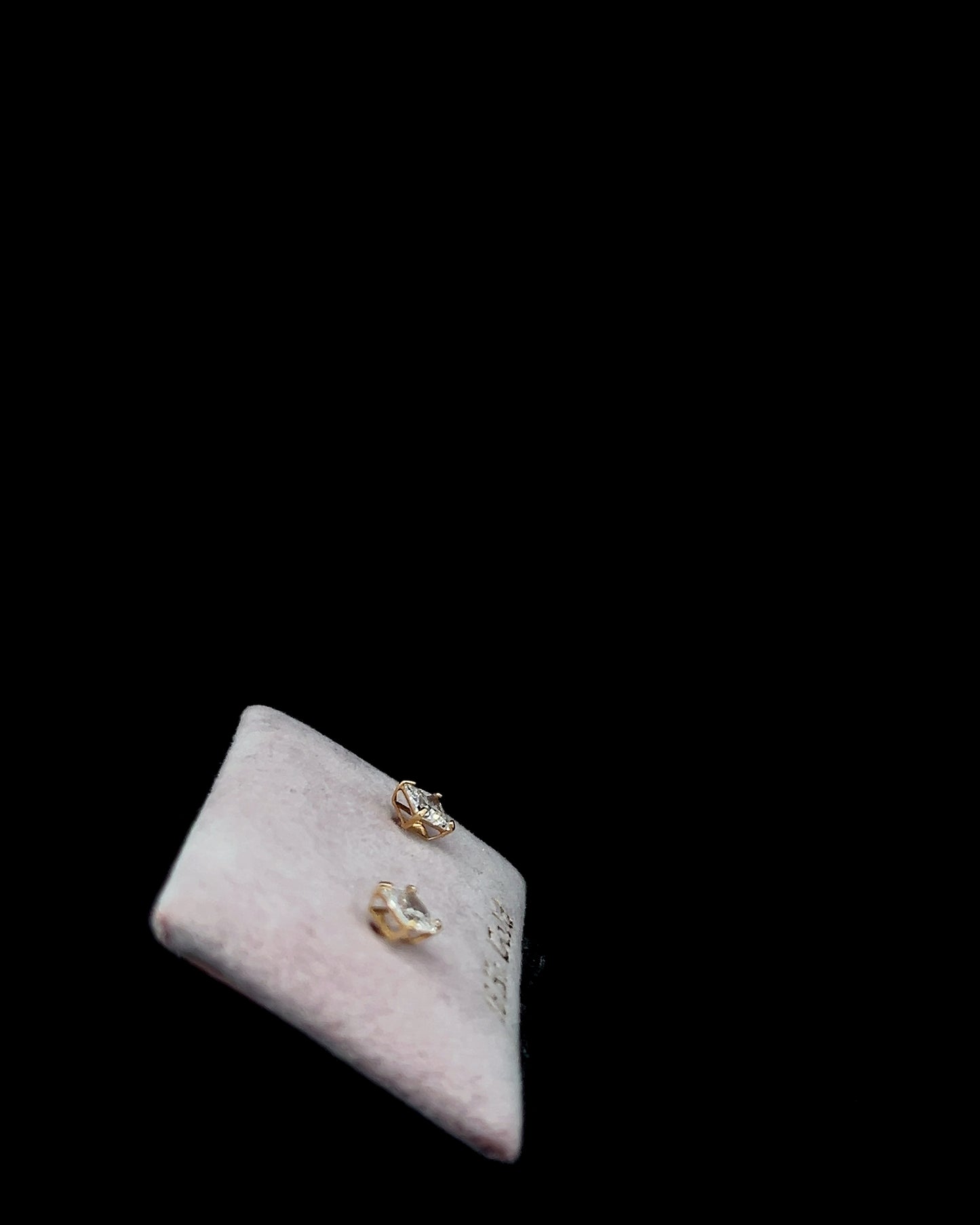 Zarcillos punto de luz cuadrado