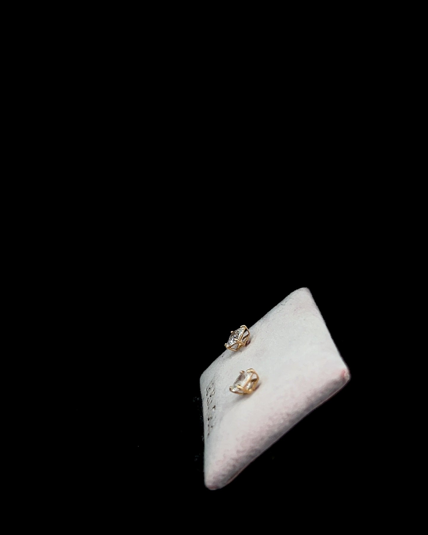 Zarcillos punto de luz cuadrado