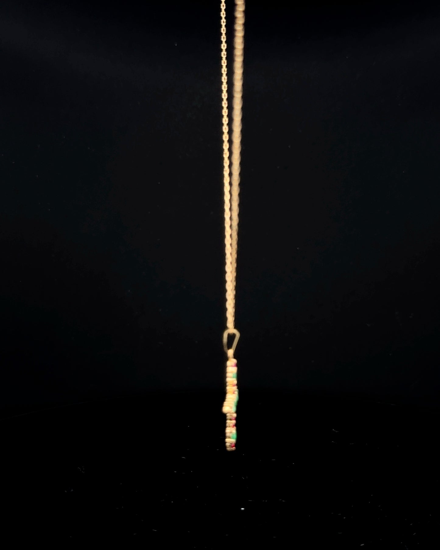 Cadena cruz esmeraldas