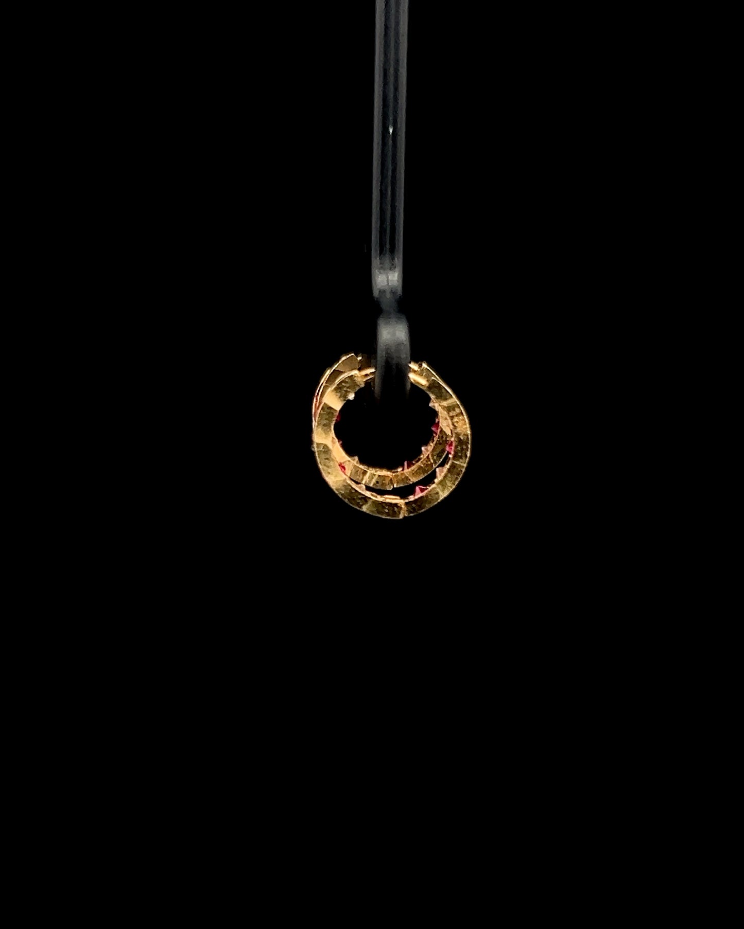 Argollas Huggie Swarovski rojo