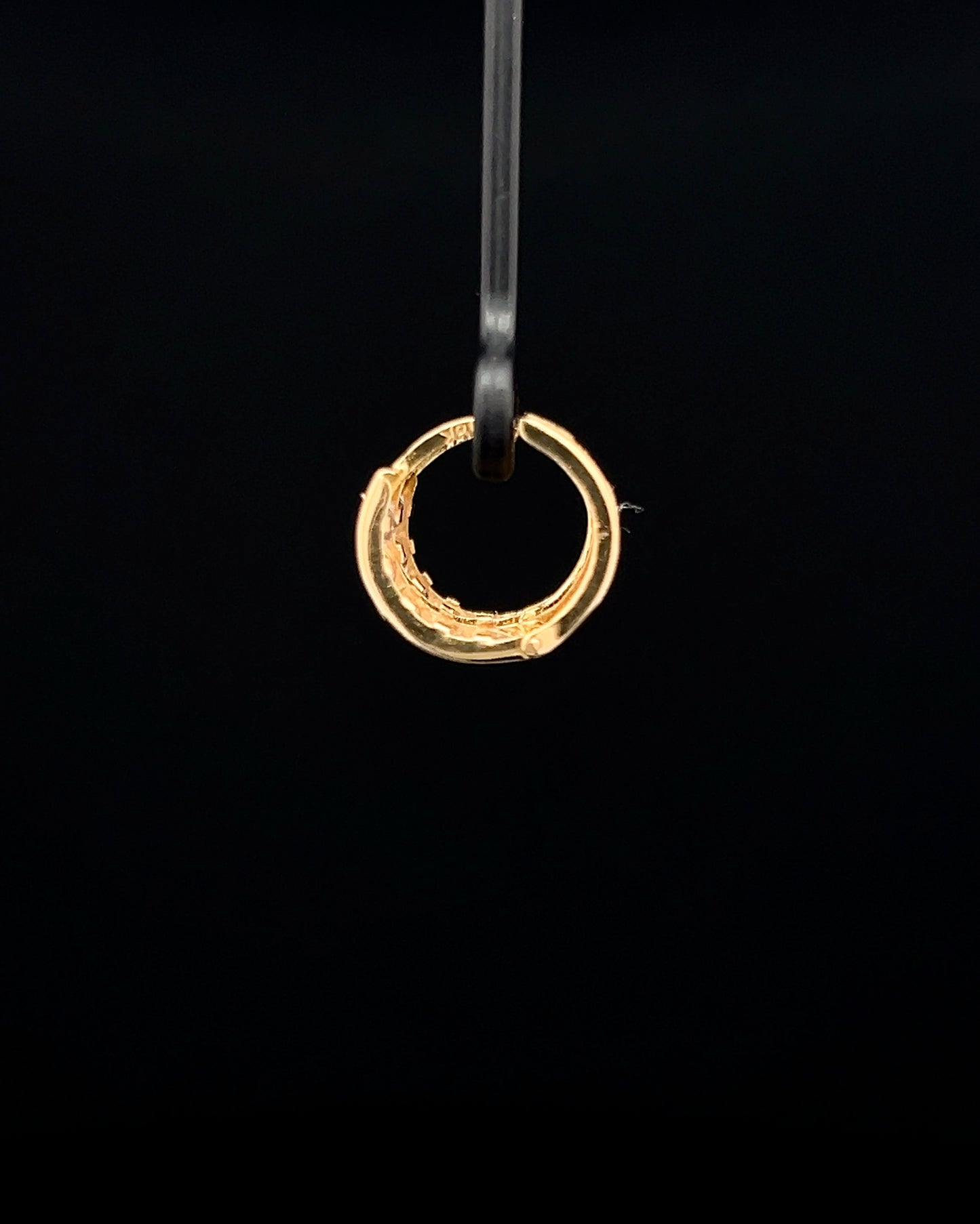 Argollas Huggie rayadas