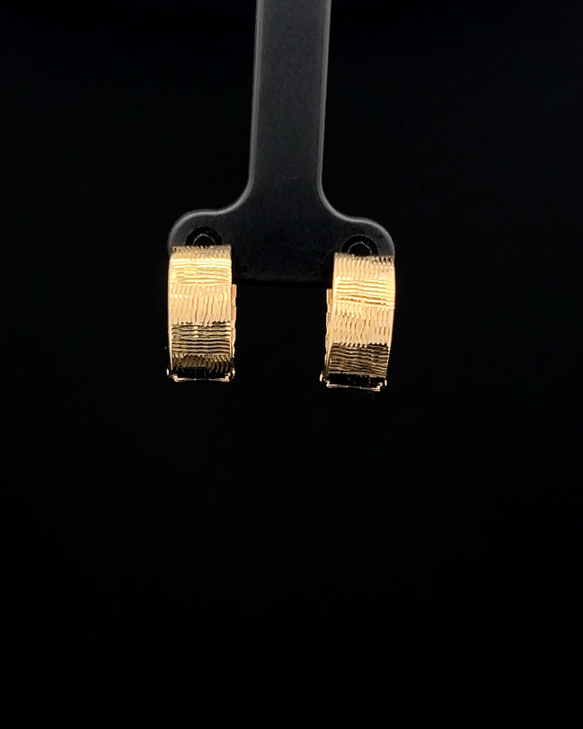 Argollas Huggie rayadas