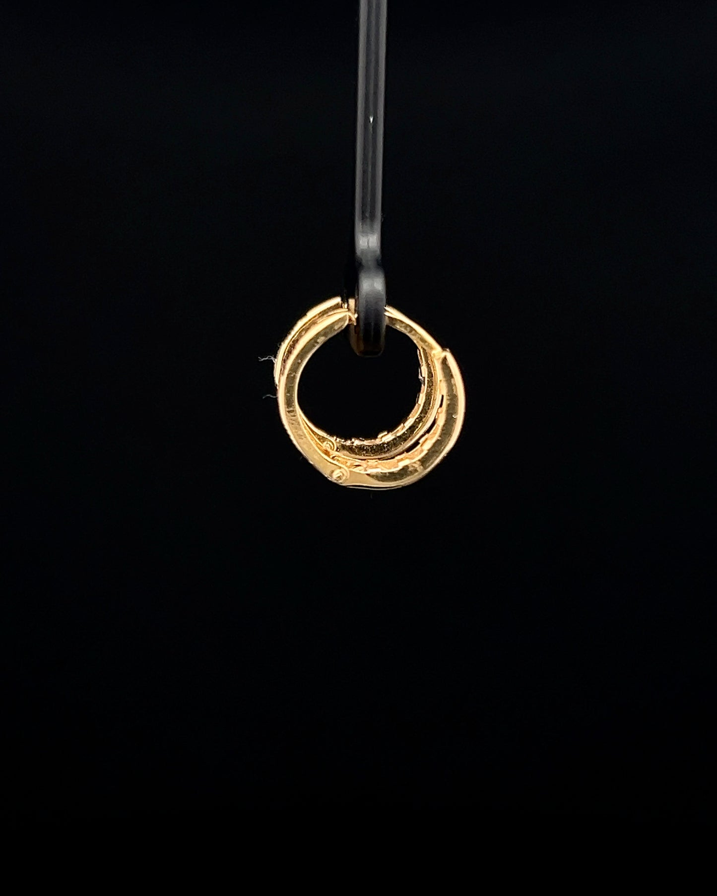 Argollas Huggie rayadas