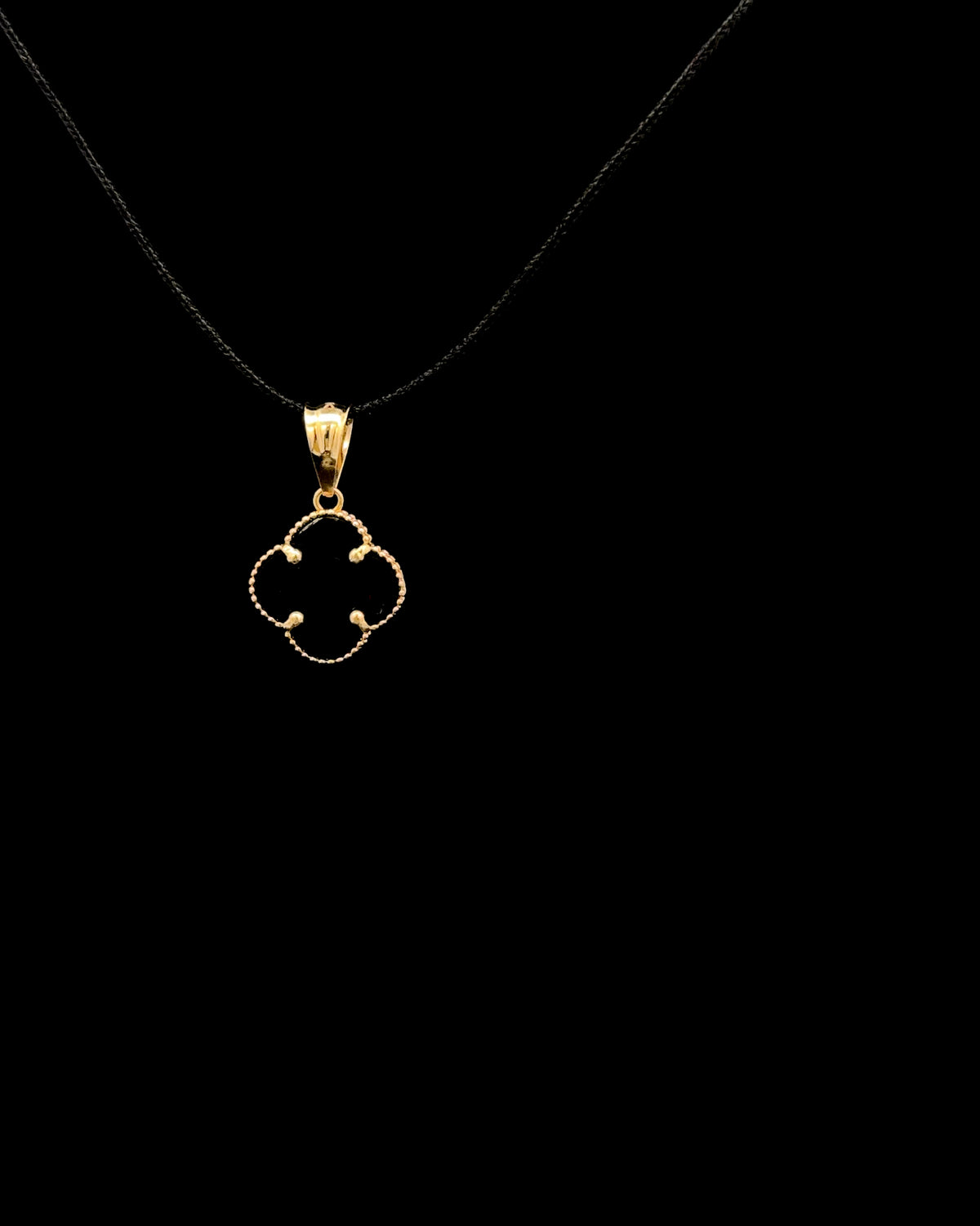 Dije clover negro
