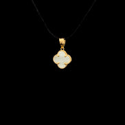 Dije clover blanco